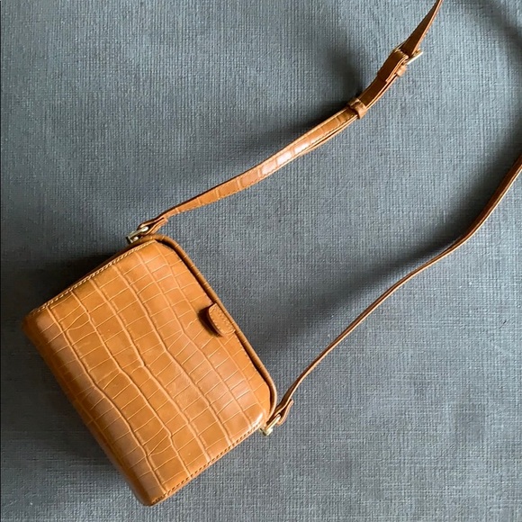 Camel hard body cross body purse - Picture 1 of 4